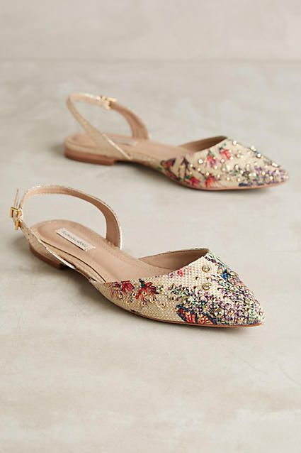 A variety of the best flats to wear this spring, from crisscross slides to lace-up styles along with stealth sneakers and slip-ons. Wedding Shoes Flats, Best Flats, Shoes Flats Sandals, Shoes Comfortable, Cool Ideas, Slingbacks, Gorgeous Shoes, Fabulous Shoes, Flats Shoes