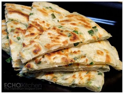 Taiwanese Spring Onion Pancake - we eat these often, but I just keep wingin' it, I need to focus in on a recip for portions I think... Spring Onion Pancake, Afghanistan Food, Onion Pancake, Afghan Food Recipes, Taiwanese Cuisine, Taiwanese Food, Eastern Cuisine, Food Challenge, Onion Recipes