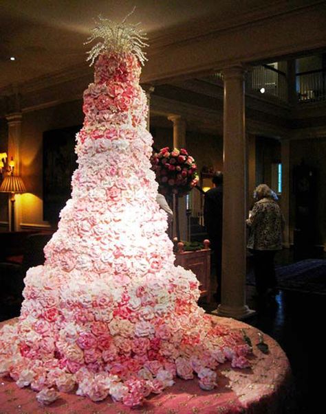 Huge Wedding Cakes, Giant Cake, Extravagant Wedding Cakes, Large Cake, Extravagant Wedding, Floral Wedding Cakes, Wedding Expenses, Amazing Wedding Cakes, Cool Wedding Cakes