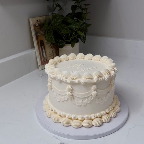 💍💌🤍 - Cake Details - Size: Party 8” (two layers) #emmacakes #emmacakesseattle #seattle #seattlecakes #customcakesseattle #wedding #weddingcake #weddingcakeseattle Round Vintage Cake, Vintage Inspired Wedding Cake, Sweet Cheeks, Engagement Cakes, Vintage Inspired Wedding, Vintage Cake, Wedding Mood Board, Wedding Mood, Custom Cakes