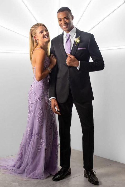 Gray And Purple Tuxedo Wedding, Black Suit With Lavender Tie, Lilac Tuxedo Wedding, Purple Dress Couple Outfit, Black Suit With Lilac Tie, Black And Lavender Tuxedo, Prom Tuxedo Ideas 2023, Black Suit Lilac Tie, Light Purple Chambelan Outfits