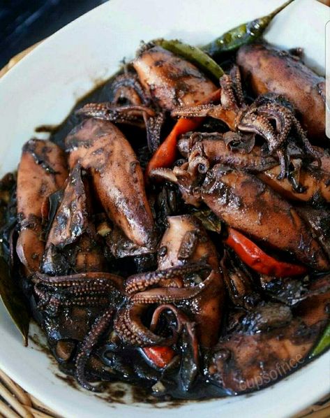 Dive into the rich flavors of the Philippines with this mouthwatering Adobong Pusit recipe. Perfect for seafood lovers, this dish combines tender squid with a savory blend of soy sauce, vinegar, and garlic, creating a delightful balance of tangy and umami. Easy to prepare and packed with authentic taste, it's an ideal choice for a cozy dinner at home. Whether you're new to Filipino cuisine or a seasoned fan, this recipe is sure to impress your taste buds and transport you to the vibrant islands of the Philippines. Pusit Recipe, Filipino Seafood, Filipino Dinner, Adobong Pusit, Korean Sweet Potato Noodles, Pilipino Food Recipe, Pilipino Recipe, Pinoy Dishes, Korean Sweet Potato