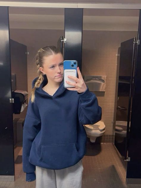 Light Blue Sweats Outfit, Nike Hoodie And Sweatpants Outfit, Navy Hoodie Aesthetic, Hoodie School Outfits, Cute Outfits Brandy Melville, Slick Back Outfits School, Hoodie Outfit For School, Sweatpants Outfit School, Brandy Melville Outfits Sweatpants