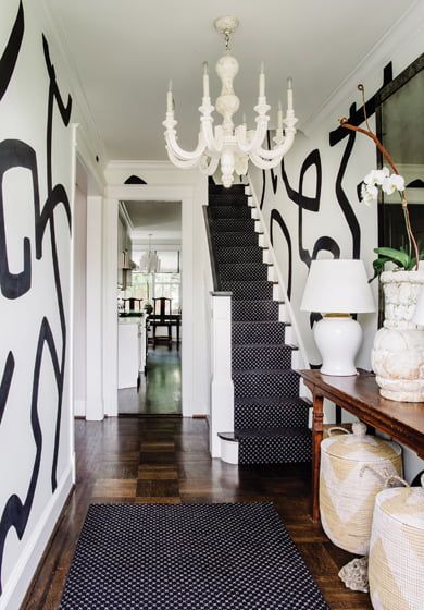 Worldly Vibe - Home & Design Magazine Bold Foyer, Black And White Living Room Decor, Row Home, Frame Wallpaper, Staircase Runner, Nook Table, Built In Banquette, Black And White Living Room, Wall Art Diy Paint