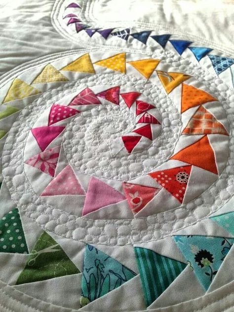 Flying geese.  Spectacular quilting Creative Quilts, Geese Quilt, Denim Quilts, Flying Geese Quilt, Rainbow Quilt, Miniature Quilts, Quilting Inspiration, Paper Piecing Quilts, Flying Geese