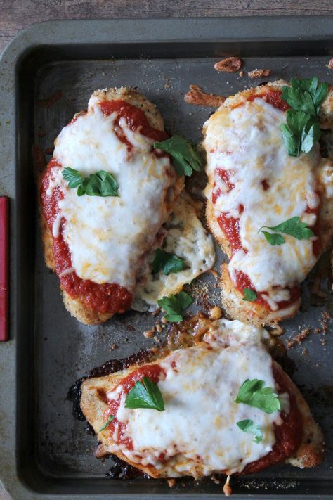 Healthy Baked Chicken Parmesan Recipe Healthy Baked Chicken Parmesan, Food Dinner Recipes, Chicken Parmesan Recipe Baked, Healthy Chicken Parmesan, Chicken Parmesan Recipe, Healthy Baked Chicken, Diner Recept, Healthy Baked, Baked Chicken Parmesan