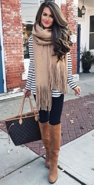 This is such a cute outfit with black leggings! Leggings Outfit Fall, Boot Outfits, Boots Outfits, Black Leggings Outfit, Mode Tips, Otk Boots, Fall Leggings, Pretty Pins, Stripe Tee