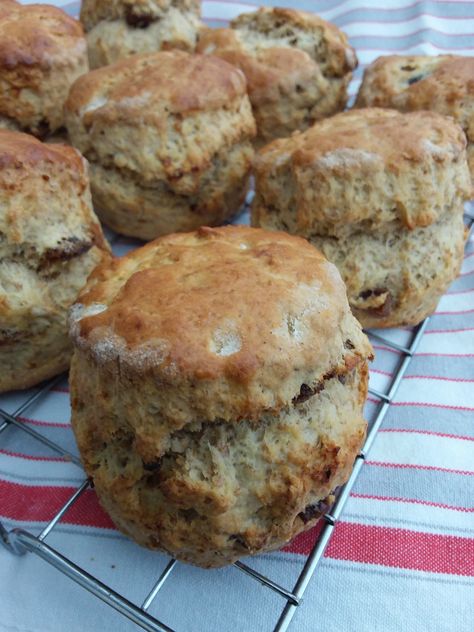 Date and Walnut Wholemeal Scones – Cakes, Bakes and Simple Suppers Wholemeal Scones, Date Scones, Date And Walnut, Fruit Scones, Scones Recipe Easy, Homemade Scones, 5 Ingredient Recipes, Baking Stone, Loaf Recipes