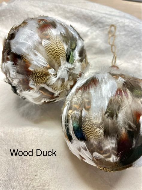 Duck Feather Decor, Feather Christmas Ornaments, Feathers Decor, Feather Ornaments, Feather Crafts Diy, Duck Decor, Feather Decor, Feather Crafts, Bear Figurine