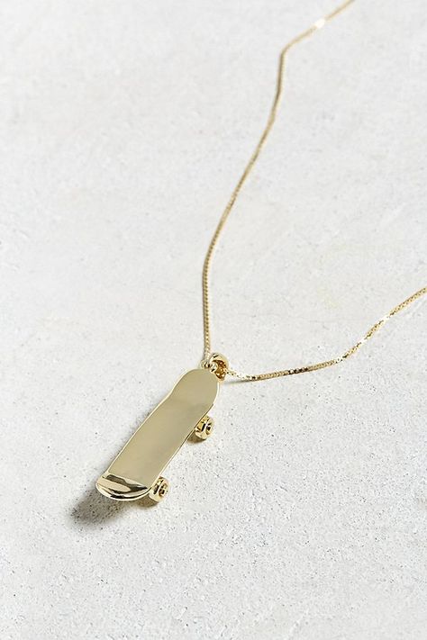 Slide View: 1: King Ice 14K Gold Mini Skateboard Necklace Skateboard Necklace, Mini Skateboard, Skate Girl, Skateboard Girl, Skateboard Design, Skate Style, Burton Snowboards, Longboards, Dope Jewelry