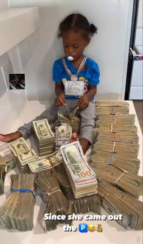 Baby With Money, Kids Holding Money Pfp, Lots Of Money Pictures, Cash Icon, Future With Money Rapper, Rappers Flexing Money, Money Pounds Cash, Good Paying Jobs, Counting Money