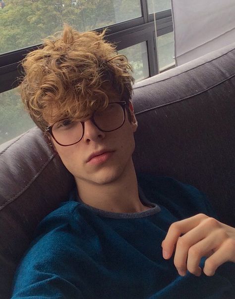 Image via We Heart It https://weheartit.com/entry/177590180/via/16366076 #blond #boy #boys #cute #glasses #Hot #love Blonde Boy Aesthetic, Ginger Boy, Boys Glasses, Jason Grace, Boys With Curly Hair, Blonde Boys, Blonde Guys, Tumblr Boys, Face Claims