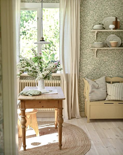 European Cottage Style, Cottage Style Interiors, Swedish Cottage, Country Cottage Kitchen, Kitchen Window Curtains, European Cottage, Swedish Decor, Cottage Interior, Swedish House