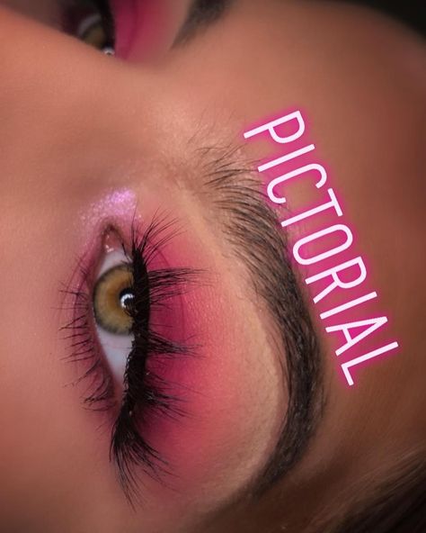 Pink Ombre Eyeshadow, Hot Pink Smokey Eye, Hot Pink Eyeshadow Looks, Hot Pink Eye Makeup, Hot Pink Makeup Looks, Valentine’s Day Make Up Looks, Hot Pink Outfit, Pink Smokey Eye, Pink Eyeshadow Look