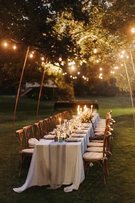 cozy dinner table outside Intimate Wedding Dinner, Backyard Wedding Food, Dinner Tablescape, Long Table Wedding, Backyard Birthday Parties, Small Backyard Wedding, Engagement Dinner, Wedding Backyard Reception, Backyard Reception