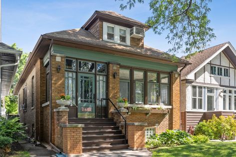 2836 W Eastwood Ave, Chicago, IL, 60625 | Virtual Tour | Compass - Chicago - Roscoe Chicago Bungalow, Bungalows For Sale, Chicago Il, Virtual Tour, Single Family, Compass, Bungalow, Chicago, Cabin