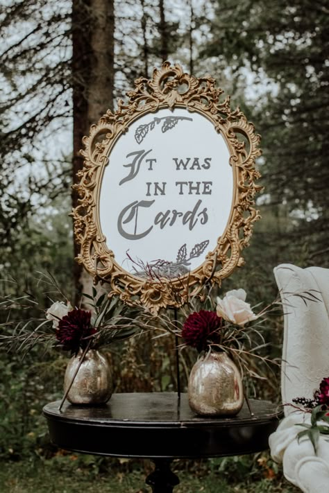 Late Fall Tarot Cards and Halloween Inspired Wedding Ideas #weddinginspiration #weddingsign #itwasinthecards #mirrorweddingsign Kad Perkahwinan, Wiccan Wedding, Gothic Wedding Theme, Witch Wedding, Dark Wedding Theme, Pagan Wedding, Pineapple Punch, Halloween Themed Wedding, Floral Creations