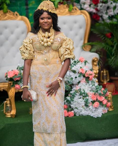 Kalabari Traditional Attire, Kalabari Bride, Traditional Marriage Dress, Mothers Outfit, Igbo Blouse, Healthy Casserole, Pregnant Lady, Marriage Dress, Traditional Marriage