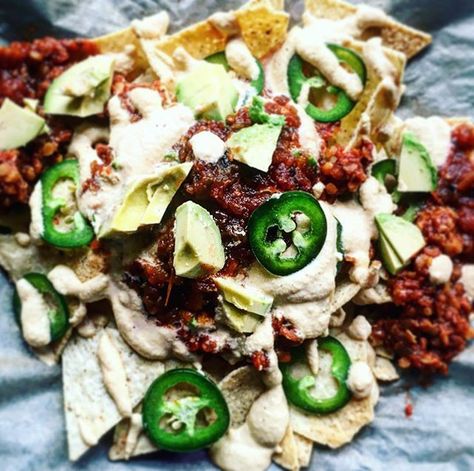 Smoky Red Lentil Nachos with Chipotle Cashew Cheese Sauce Lox Toast, Lentil Nachos, Nachos Vegetarian, Vegetarian Nachos Recipe, Chipotle Cheese, Cashew Cheese Sauce, Vegan Cashew Cheese, Vegetarian Nachos, Vegan Chipotle