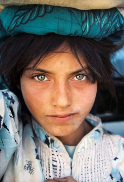 Afghanistan Behind Blue Eyes, Blue Green Eyes, Afghan Girl, Steve Mccurry, We Are The World, People Of The World, World Cultures, Interesting Faces, Anthropology