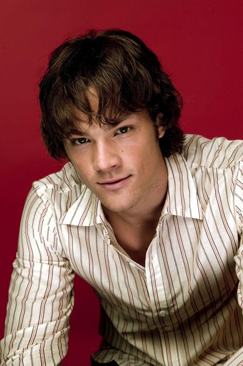 Jared Padalecki Photoshoot, Dean Winchester Shirtless, College Boy, Finn Wittrock, Sam Supernatural, Jared Padalecki Jensen Ackles, Jared Padalecki Supernatural, Sammy Winchester, Jared And Jensen