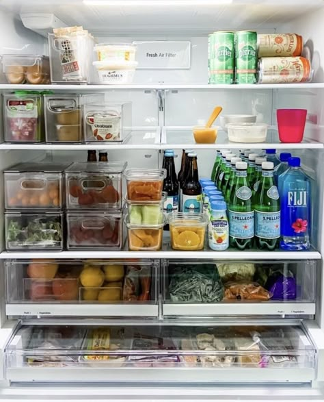 Small Refrigerator Organization, Refrigerator Organization Ideas, Fridge Storage Ideas, Fridge Freezer Organization, Fridge Goals, Fridge Organisation, Organization Fridge, Fridge Organization Ideas, Fridge Ideas