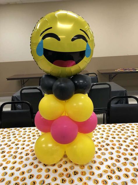 OMG Jamari’s Emoji Birthday Party Ideas, Balloons Centerpieces, Emoji Party Decorations, Party Emoji, Birthday Emoji, Party Design Poster, Twins Party, Emoji Birthday Party, Centerpieces Ideas