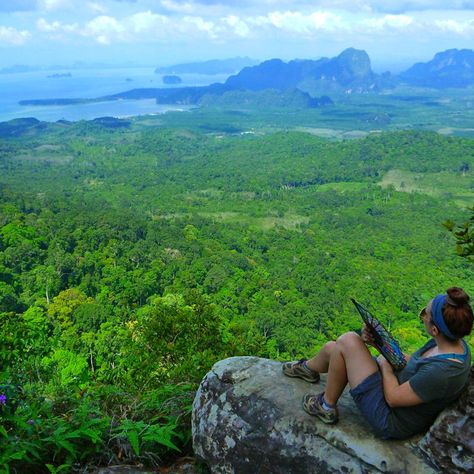 16 Hiking trails and mountains in Thailand with the most majestic views Glowing Plankton, Popular Travel Destinations, Boat Ride, Sunset Cruise, Inspiring Things, Krabi, Thailand Travel, Phuket, Great View