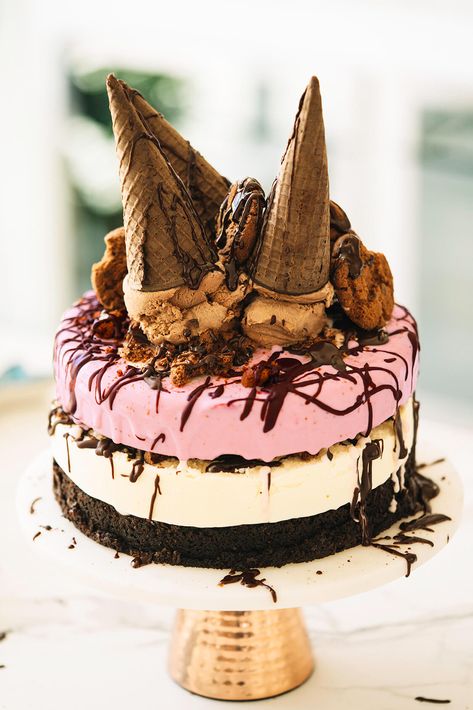 Bolo Sorvete Napolitano Ice Cream Cookie Sandwich, Best Chocolate Cake, Cake Roll, Ice Cream Sandwich, Food Cakes, Ice Cream Cake, Cake Inspiration, Candy Recipes, Let Them Eat Cake