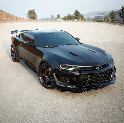 #chevrolet #camaro #black Chevrolet Camaro Black, Xe Bugatti, Black Camaro, Camaro Car, Chevrolet Camaro Zl1, Lux Cars, Camaro Zl1, Car Aesthetic, Chevrolet Camaro Ss