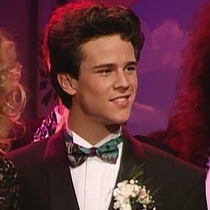 Steve Full House, Steve Hale, John Stamos Full House, Full House Memes, Scott Weinger, Sue Thomas, Guy Pics, John Stamos, Cute Guy Pics