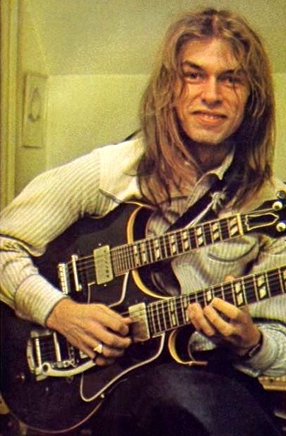 Steve Howe on double-neck guitar Woodstock Pictures, Everything Popular, Chris Squire, Steve Howe, Guitar Man, Yes Band, Rock Guitarist, Music Pics, Guitar Players