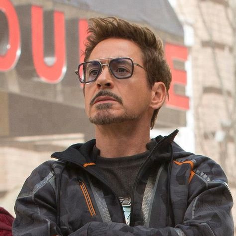 Edith Glasses, Tony Stark Sunglasses, Man Sunglasses, Young Leonardo Dicaprio, Fashion Eye Glasses, Sunglasses Fashion, Robert Downey Jr, Leonardo Dicaprio, Tony Stark