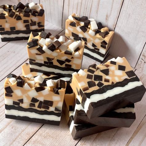 Inspired by our favorite campfire treat, our S'mores Handcrafted Soap will lather you in yummy smelling suds of gooey toasted marshmallows, melted chocolate, and sweet graham crackers.  This listing is for one bar of soap. Ingredients: Coconut oil, Palm oil, Safflower oil, Glycerin, Water, Sodium Hydroxide, Sorbitol (moisturizer), Propylene Glycol (of vegetable origin), Sorbitan oleate (emulsifier), Oat Protein, Titanium Dioxide, Phthalate free Fragrance oil blend, Mica Color  Each bar weighs ap Cold Process Soap Designs, Marshmallow Bars, Dessert Soap, Halloween Soap, Soap Ingredients, Handmade Soap Recipes, Pretty Soap, Mini Soaps, Homemade Soap Recipes