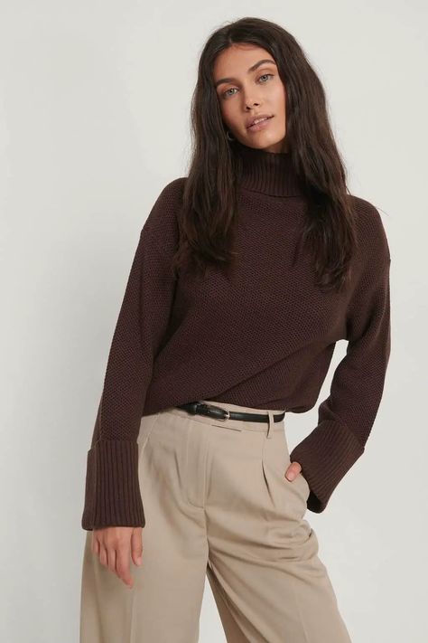 Farmers Market Fashion, Dark Brown Top, Capsule Wardrobe Women, Pullovers Outfit, Brown Knit Sweater, Dark Academia Fashion, Academia Fashion, Brown Outfit, Fashion Aesthetics