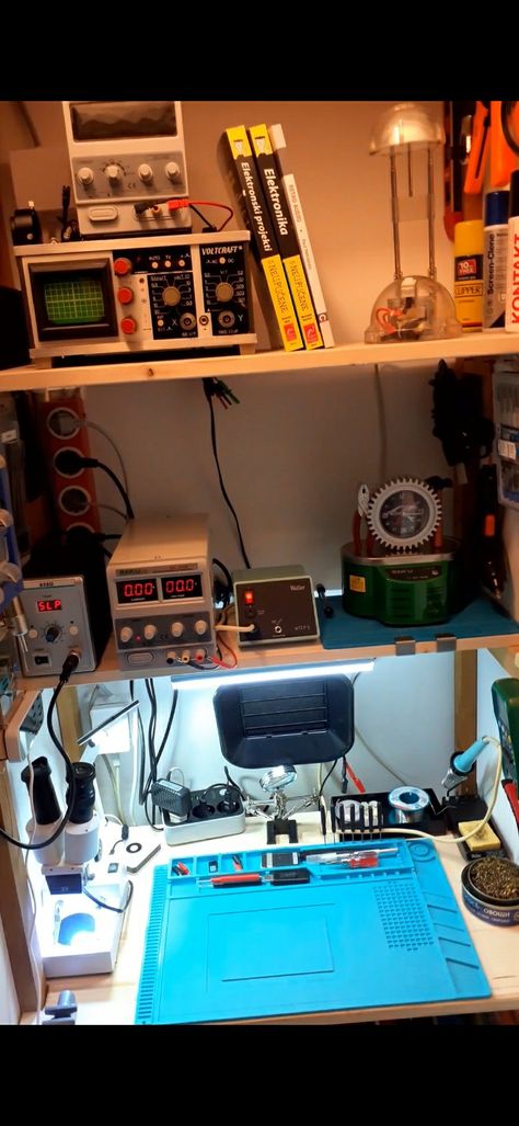 Electronics Workspace, Electronics Workbench, Small Workbench, 80s Room Aesthetic, Electronic Workbench, Home Lab, Tech Inspiration, Drawing Desk, Robotics Engineering