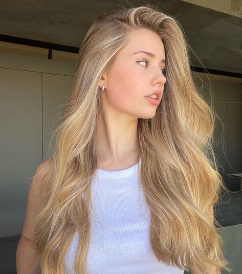 Medium Blonde Hair Color, Warm Blonde Hair, Medium Blonde Hair, Blonde Hair Inspiration, Long Blonde, Tape In Hair Extensions, Long Blonde Hair, Hair Inspo Color, American Beauty