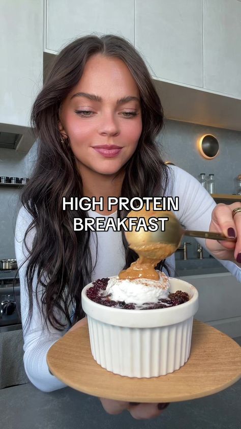 Gracie Norton Recipes, Gracie Norton, Hi Protein Meals, Cheesecake Breakfast, High Protein Dessert, Sanne Vloet, Protein Dessert, Healthy High Protein Snacks, Blueberry Cheesecake Recipe