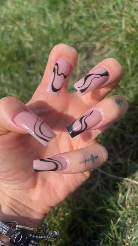 Coffin Abstract Nails, Swirly Line Nails, Black Swirl Acrylic Nails, Black Swirly Nails, Nails With Swirly Lines, Swirly Acrylic Nails, Black Abstract Nails, Black Swirl Nails, Swirly Nails