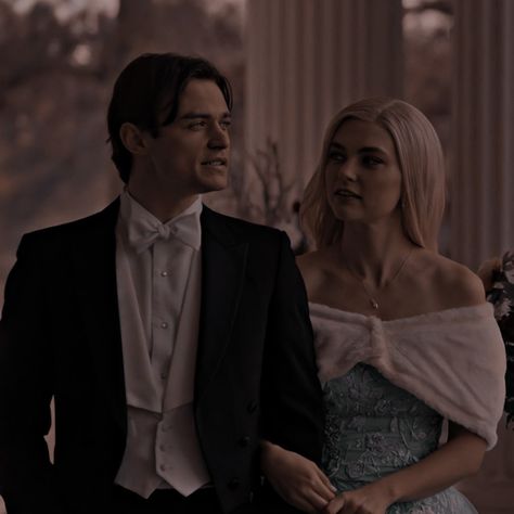 Sebastian And Lizzie, Soulmates Forever, Princesa Elizabeth, Tvd Universe, Thomas Doherty, Vampire Diaries Guys, Vampire Academy, Vampire Diaries The Originals, Book Aesthetic