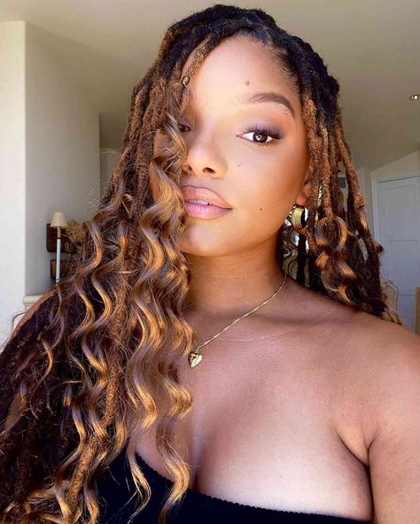 Chloe And Halle Hair, Chloe Loc Styles, Chloe And Halle Locs Style, Chloe Bailey Hair, Chloe Bailey Hairstyles, Chloe And Halle Locs, Halle Bailey Hair, Chloe Halle, Chloe And Halle