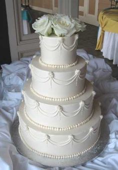 Traditional Modern Wedding, Old School Wedding, Wedding Cake Simple Elegant, Old Fashioned Wedding, Fancy Wedding Cakes, Modern Wedding Cakes, Traditional Wedding Cakes, Wedding Cake Design, Cake 5