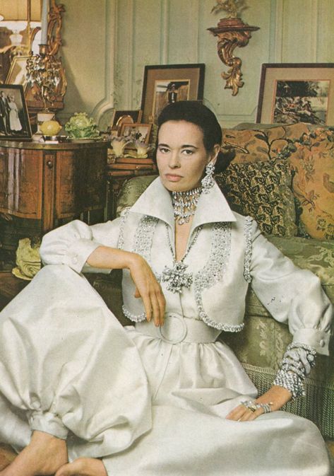 7 Great Gloria Vanderbilt Moments from the T&C; Archive - TownandCountrymag.com Patti Hansen, Lauren Hutton, Extraordinary Women, Studio 54, Elsa Peretti, High Society, Gloria Vanderbilt, 1960s Fashion, Vintage Glamour