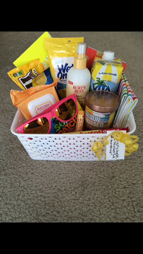 I've Got A Bucket Full of Sunshine Gift Basket Traveling Gift Basket, Vacation Basket Ideas, Vacation Basket Gift, Hawaii Gift Basket Ideas, Beach Trip Gift Basket Ideas, Hawaii Gift Basket, Beach Vacation Gift Basket, Summer Gift Basket Ideas For Women, Beach Gift Basket Ideas For Women