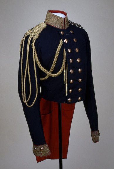 General Uniform, Military Dress Uniform, Military Dresses, Royal Dresses, Sharp Dressed Man, Military Uniform, Costume Outfits, Historical Clothing, Historical Fashion