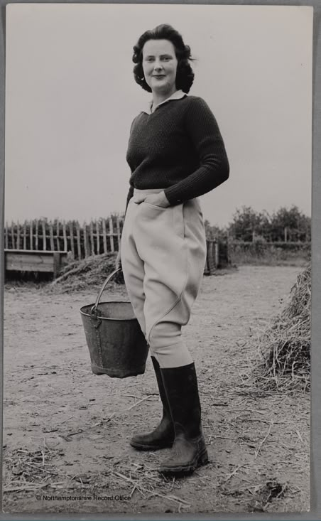 Miss Land Girl 1944 Peta Bradford in training at Northamptonshire Institute Of Agriculture Source: D8817, Northamptonshire Record Office. Courtesy of Dr David Wilson. Ww2 Fashion, Women's Land Army, Ww2 Women, 1940s Photos, 1940s Women, Army Girls, Land Girls, Ww2 Photos, British Women