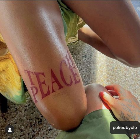 Earthy Tattoos, Peace Tattoos, Tattoos Mandala, Black Girls With Tattoos, Tasteful Tattoos, Inspiration Tattoos, Tattoos Geometric, Tattoos For Black Skin, Red Ink Tattoos