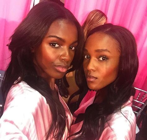 Leomie Anderson and Leila backstage at the VS Victoria's Secret Fashion Show vsfs 2015 - december/ in NYC Leomie Anderson, Victoria's Secret Fashion Show, Makeup Clothes, Victoria Secret Fashion Show, Runway Fashion, Fashion Models, Fashion Show, Interview, Victoria's Secret