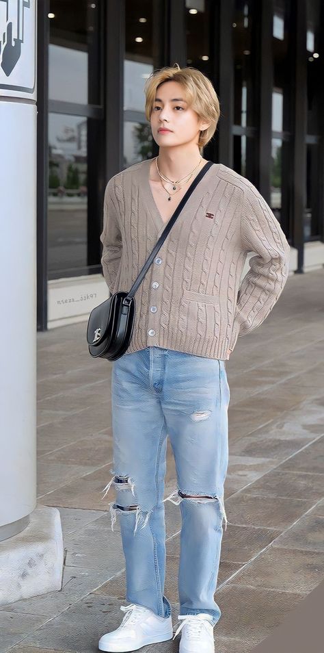 Kim Taehyung Casual Outfit, Taehyung Casual Outfit, Taehyung Style Outfit, Kim Taehyung Style, Kpop Idols Outfits Casual, Kim Taehyung Outfit, Tae Outfits, Outfit Taehyung, Taehyung Outfits