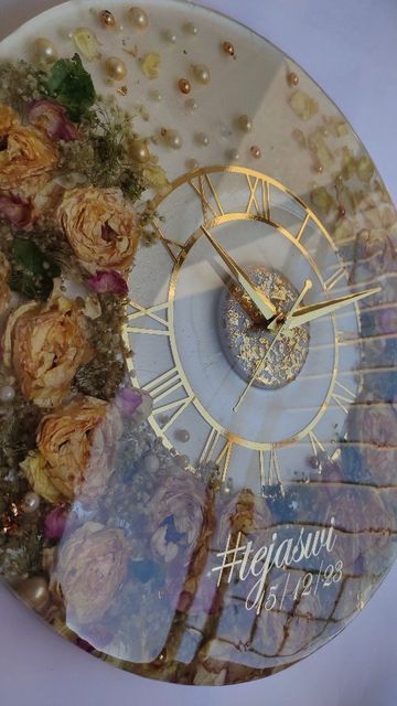 Wedding flower preservation #resinart #resinclock #flowers #rosepreservation Jaimala Resin Art, Resin Clock With Flowers, Rose Preservation, Raisin Art, Resin Art Flower, Resin Art Clock, Wedding Varmala, Resin Photo Frame, Resin Art Canvas